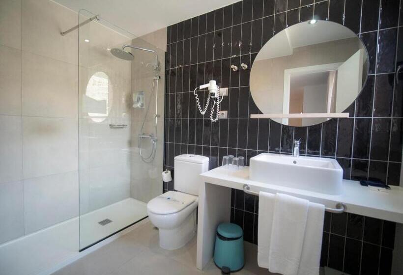 اتاق استاندارد چهار تخته, Roc Meler