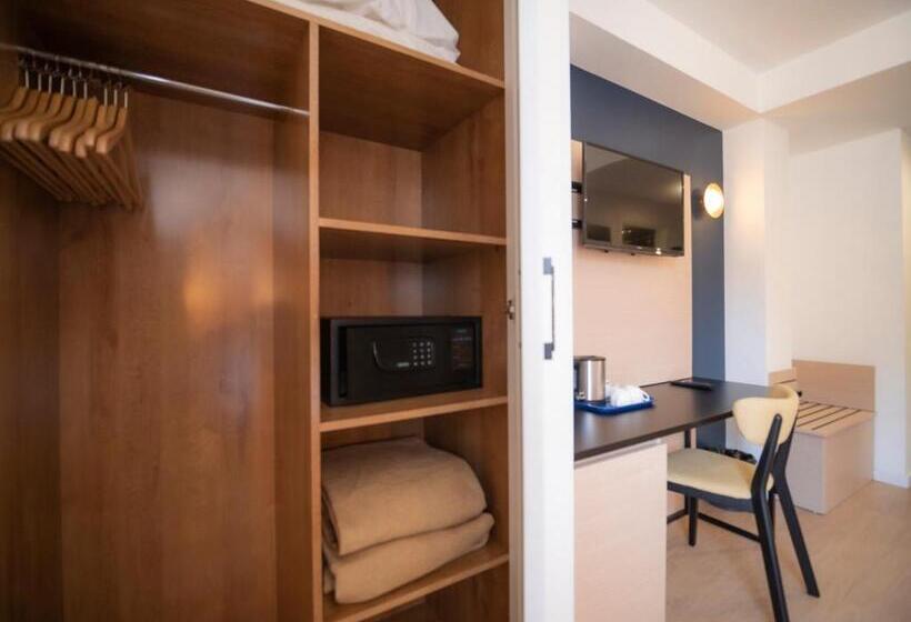 اتاق سوپریور با چشمانداز کوهستان, Roc Meler