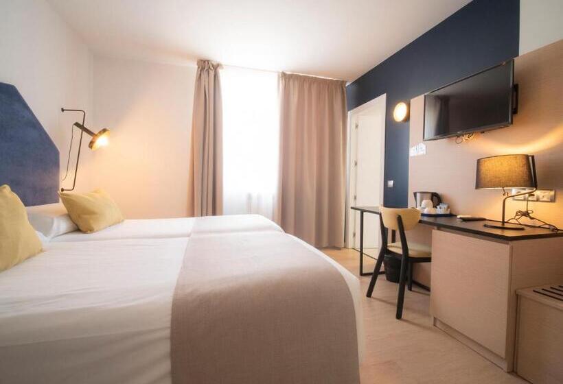 اتاق استاندارد سه نفره, Roc Meler