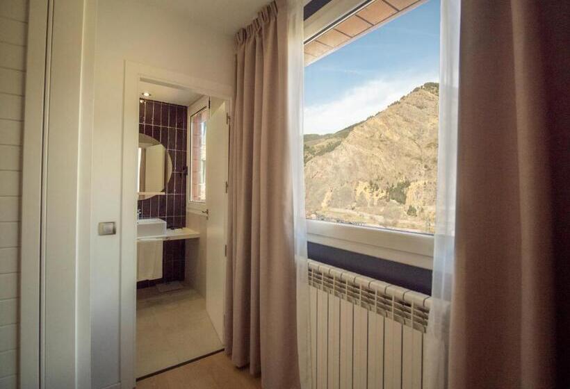 اتاق استاندارد چهار تخته, Roc Meler