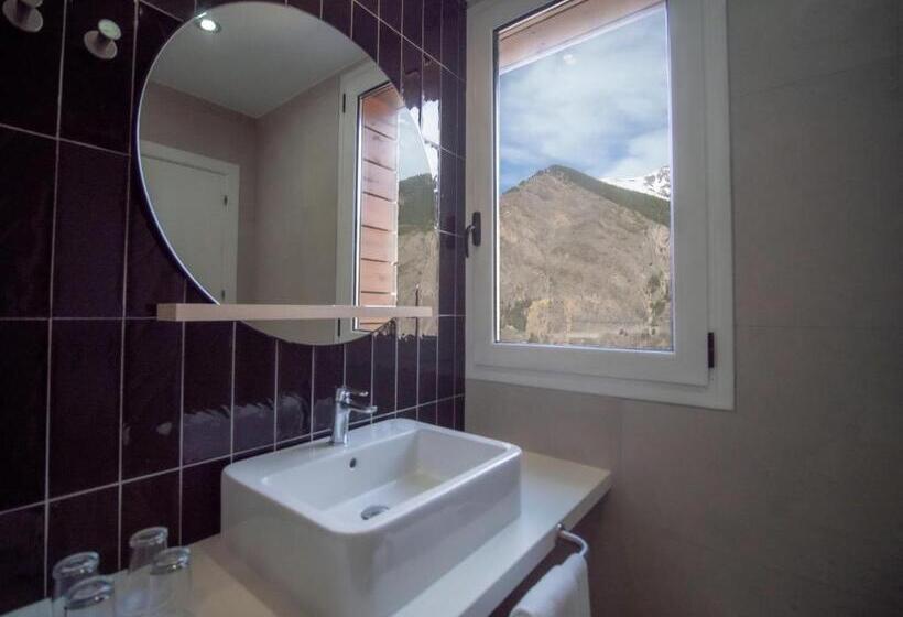 اتاق استاندارد چهار تخته, Roc Meler