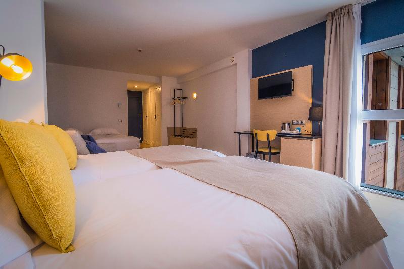 اتاق استاندارد چهار تخته, Roc Meler