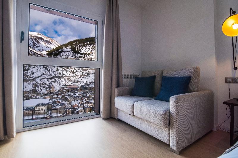 اتاق استاندارد سه نفره, Roc Meler