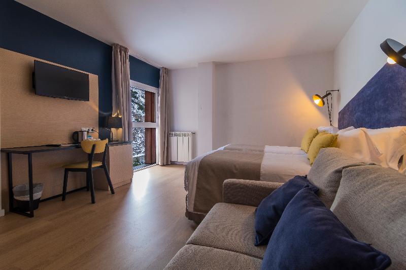 اتاق استاندارد چهار تخته, Roc Meler