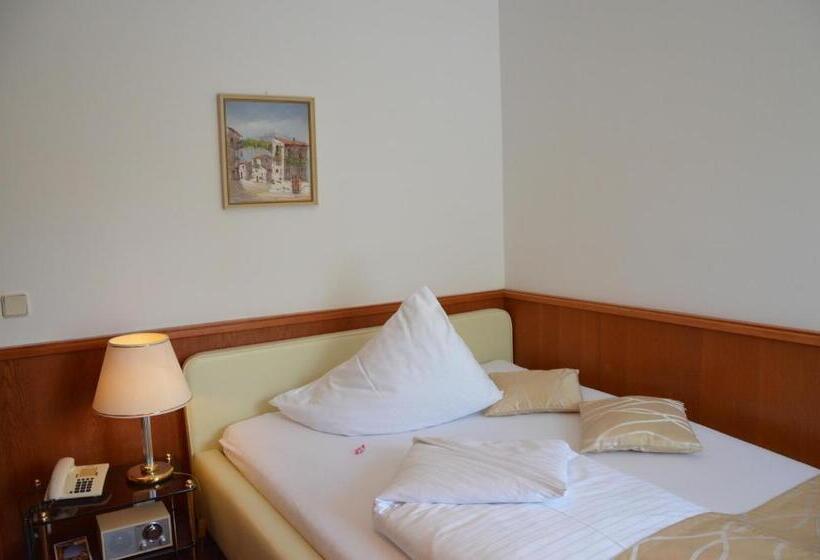 1 Bedroom Apartment Lake View, Seehotel Paulitsch