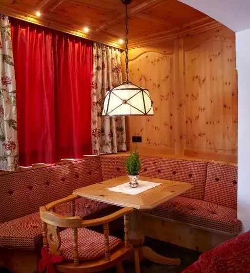 سوییت, Sporthotel Lorünser