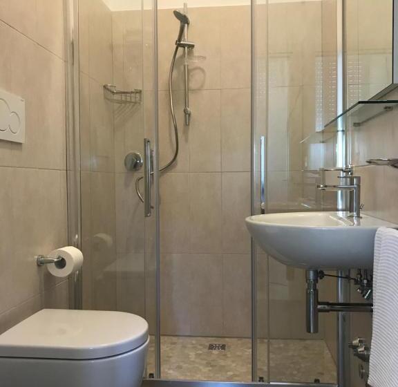 اتاق استاندارد, Annita Cervia