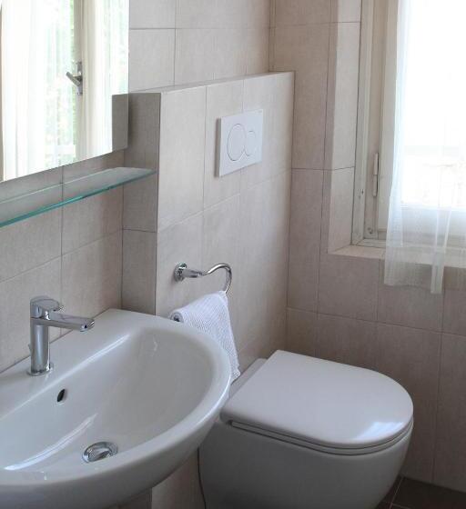 اتاق استاندارد, Annita Cervia