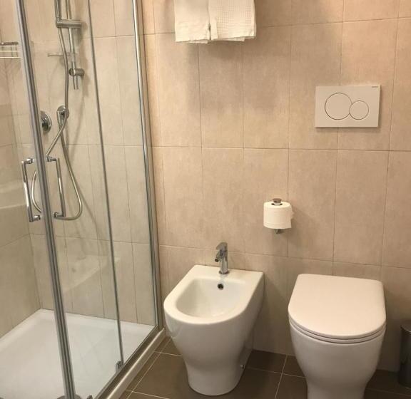 اتاق استاندارد, Annita Cervia