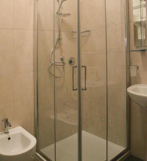 اتاق استاندارد, Annita Cervia