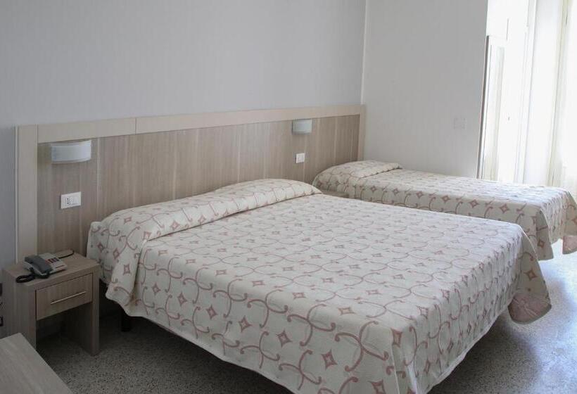 اتاق استاندارد سه نفره, Annita Cervia