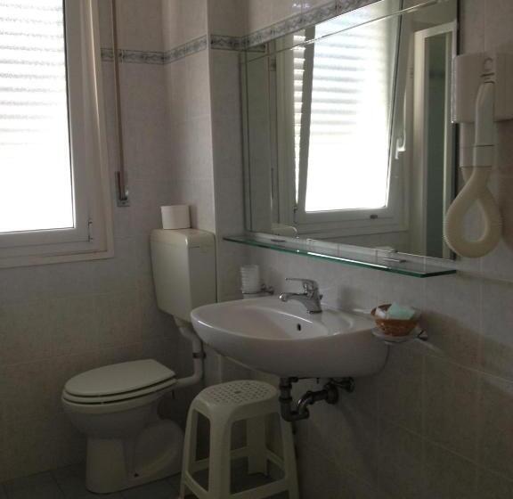 غرفة قياسية, Astra