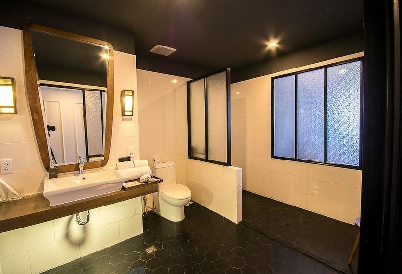 اتاق لوکس با چشم‌انداز شهر, Danang Boutique