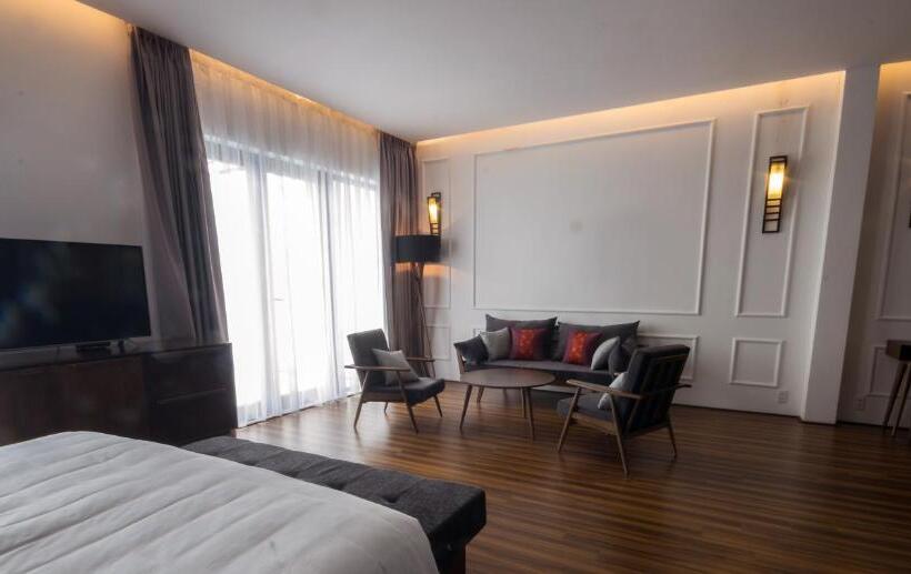Suite with Terrace, Danang Boutique