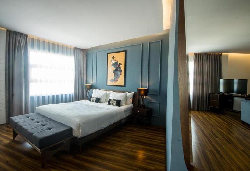 سوییت جونیور با چشمانداز شهر, Danang Boutique