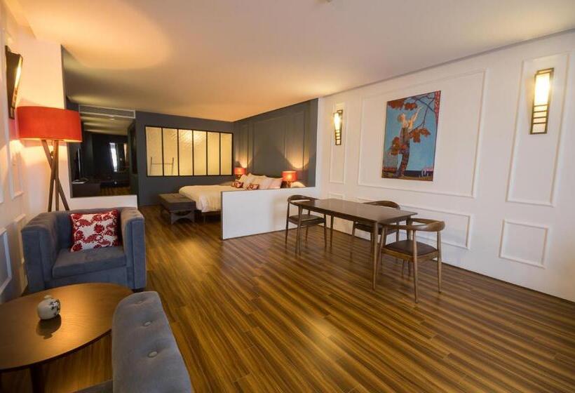 سوییت جونیور با چشمانداز شهر, Danang Boutique