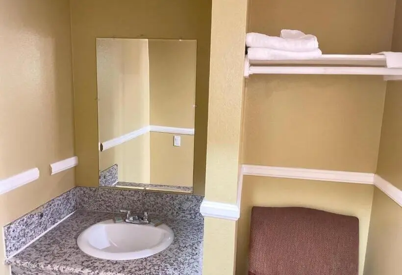 キングサイズベッドのスタンダードルーム, Simplestay Suites San Bernardino