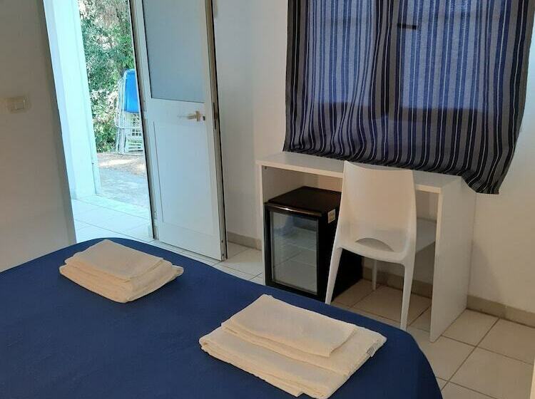 غرفة عائلية متصلة, Grotte Del Paradiso