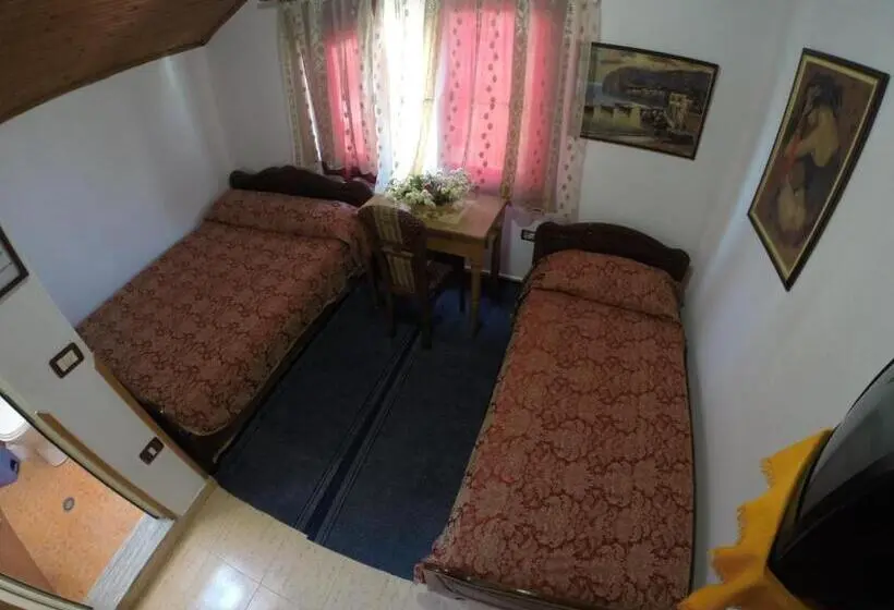 اتاق استاندارد سه نفره, Ideal