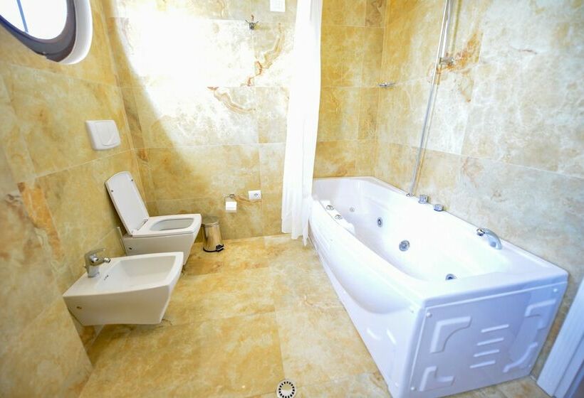 غرفة سوبيريور, Luani Arte