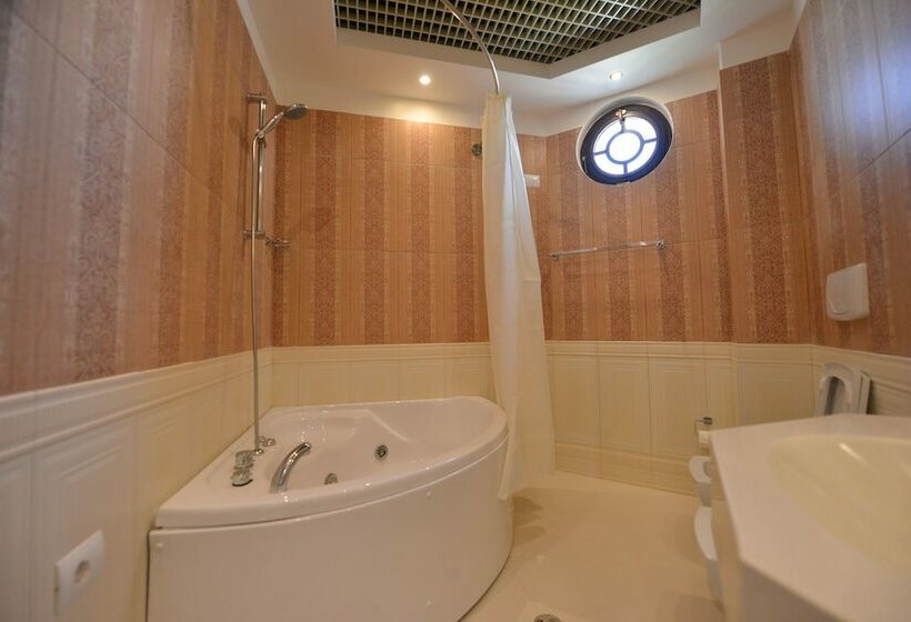 غرفة ديلوكس, Luani Arte