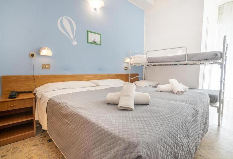 اتاق استاندارد چهار تخته, Santiago