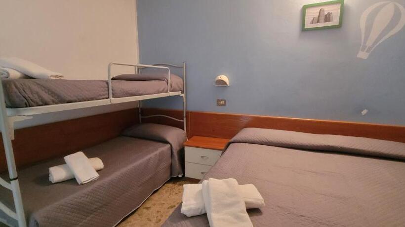 Economy Triple Room, Santiago