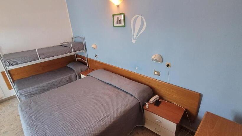 Economy Triple Room, Santiago