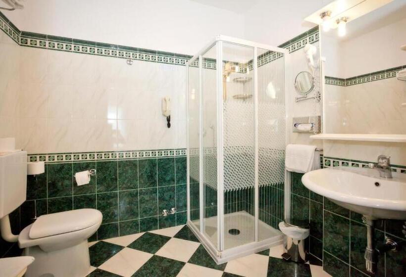 스탠다드 룸 측면 바다 전망, Savoy