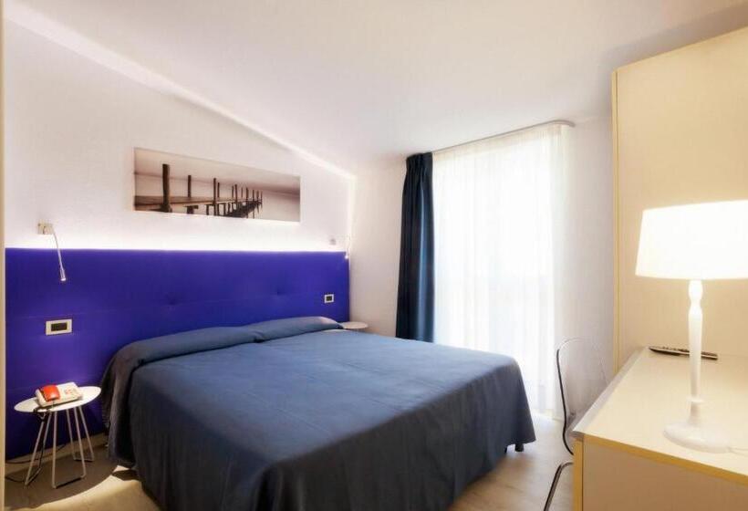 스탠다드 룸 측면 바다 전망, Savoy