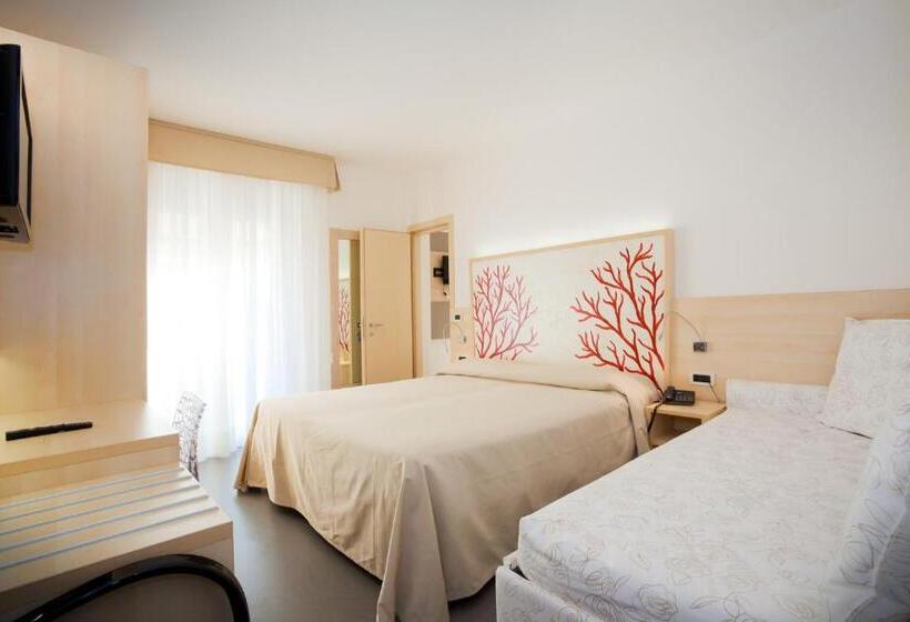 측면 바다 전망 스탠다드 3인룸, Savoy