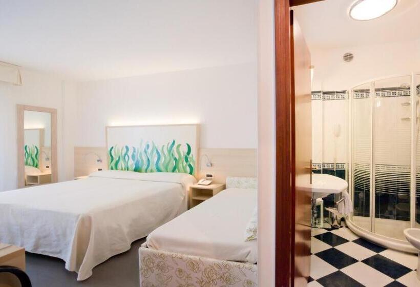 측면 바다 전망 스탠다드 3인룸, Savoy