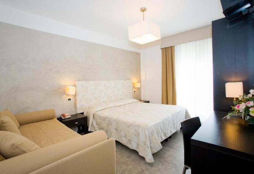 측면 바다 전망 스탠다드 3인룸, Savoy