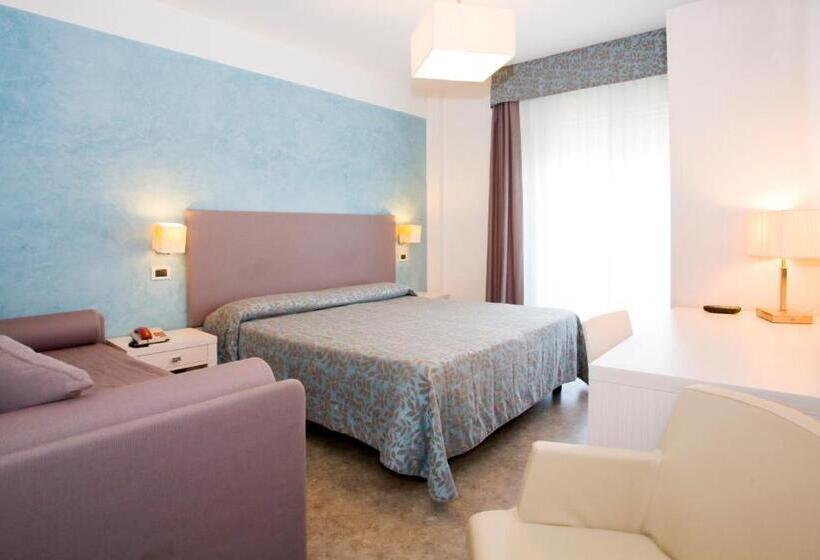 측면 바다 전망 스탠다드 3인룸, Savoy