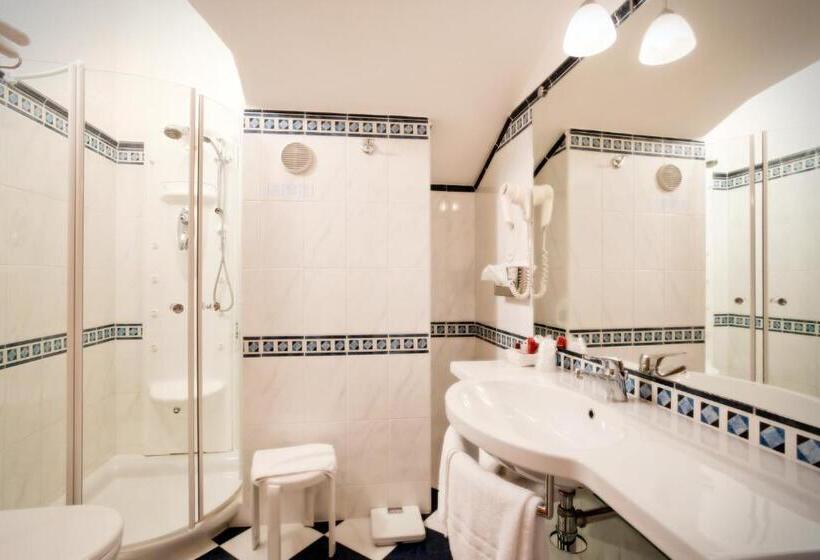 주니어 스위트 바다 전망, Savoy