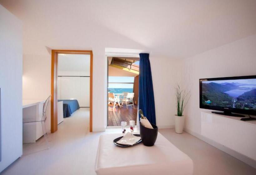 주니어 스위트 바다 전망, Savoy