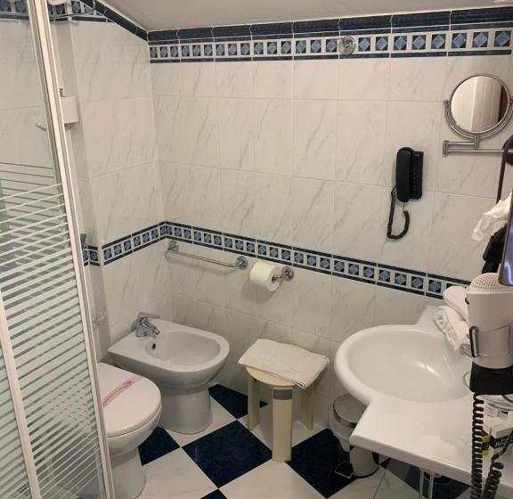 패밀리 룸, Savoy