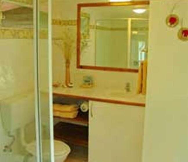 Standard Bungalow 2 Bedrooms 2 Bedrooms Lake View, Seachange Lodge