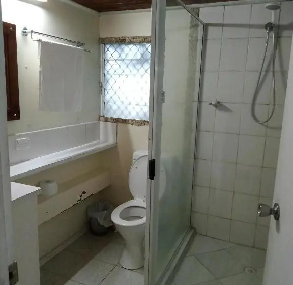 Standard studio with lake view, Seachange Lodge