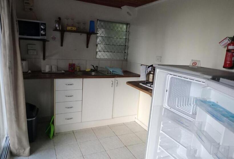 Standard studio with lake view, Seachange Lodge