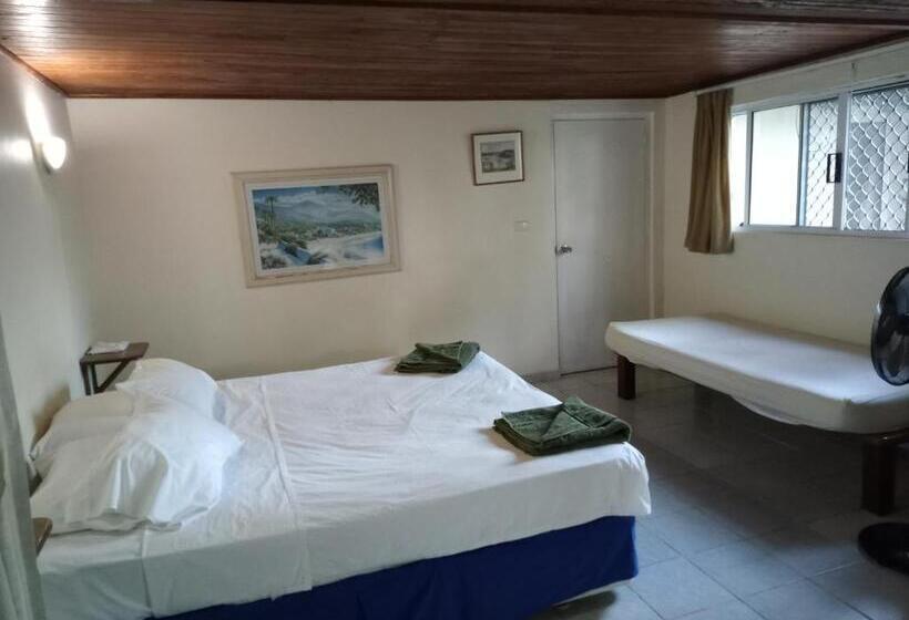 Standard studio with lake view, Seachange Lodge