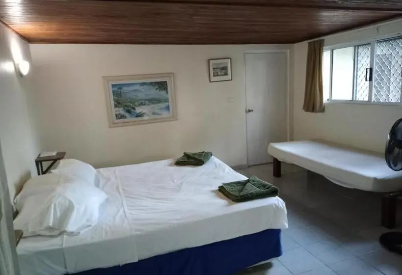 Standard studio with lake view, Seachange Lodge
