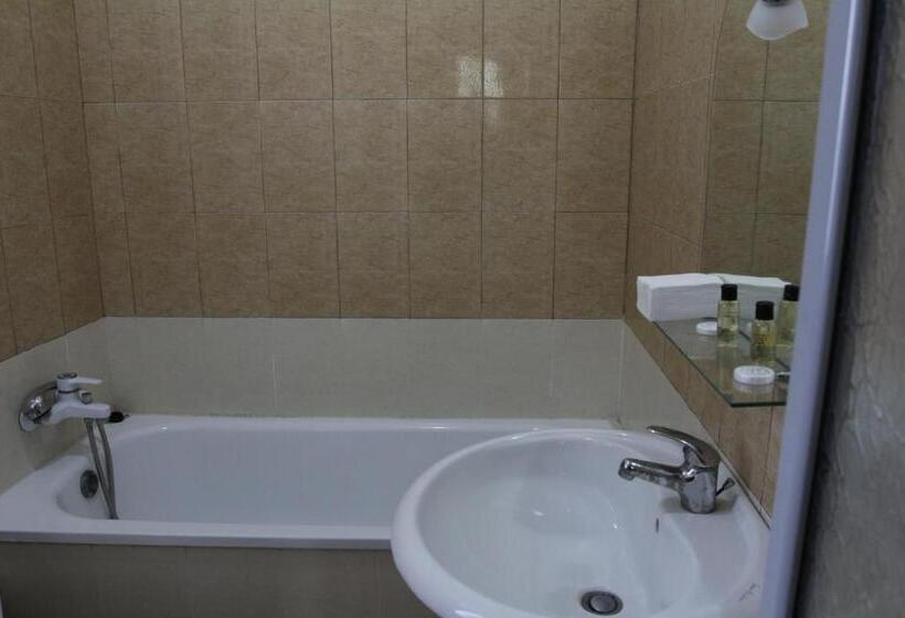 基本三人间, Star