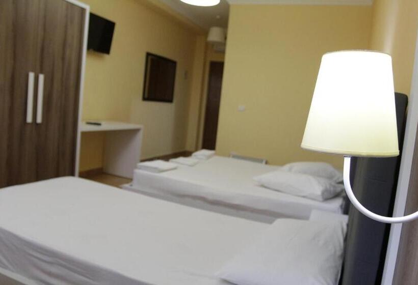 基本三人间, Star