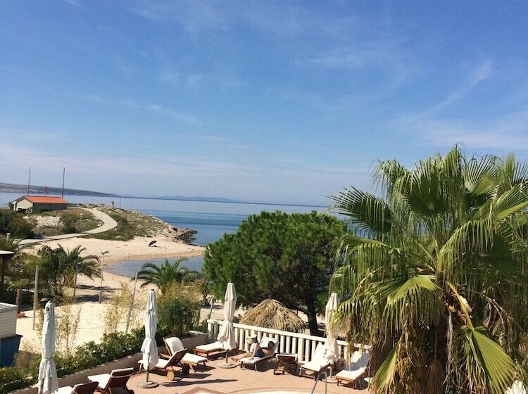 Люкс Боковой Вид на Море, Villa Kastel