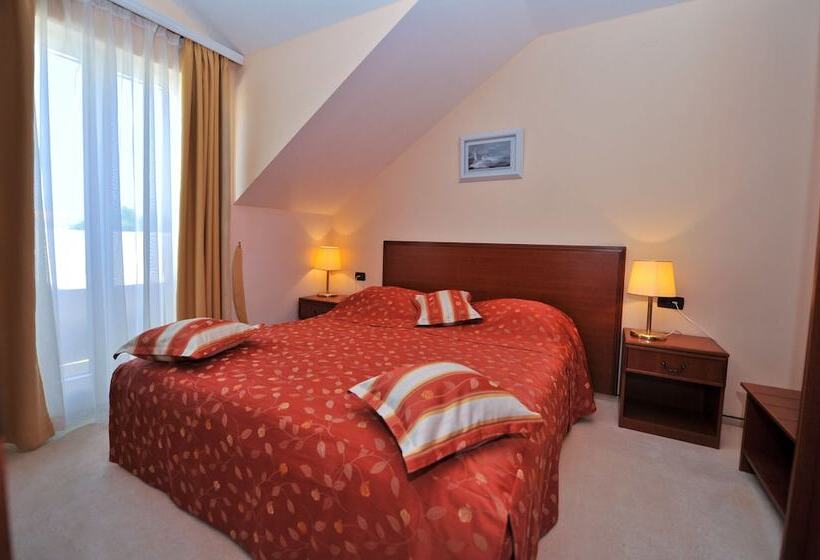 2 Bedrooms Suite Sea View, Villa Kastel