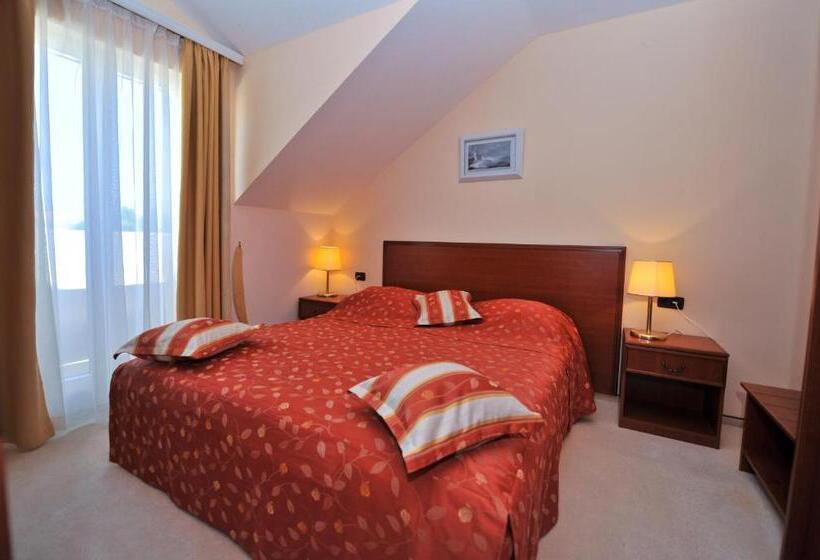 2 Bedrooms Suite Sea View, Villa Kastel