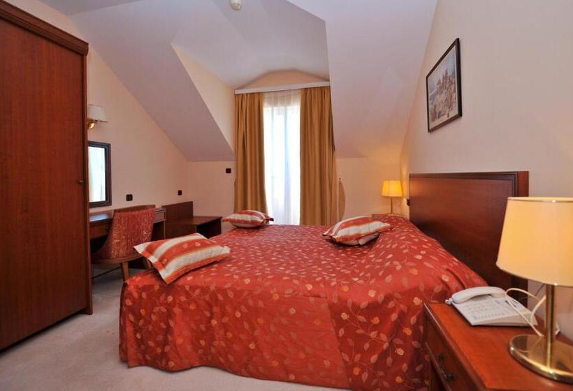2 Bedrooms Suite Sea View, Villa Kastel