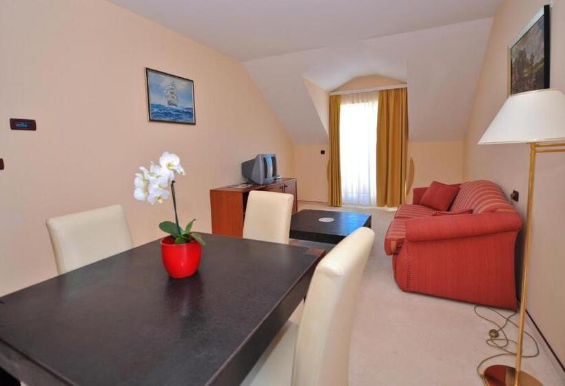 2 Bedrooms Suite Sea View, Villa Kastel