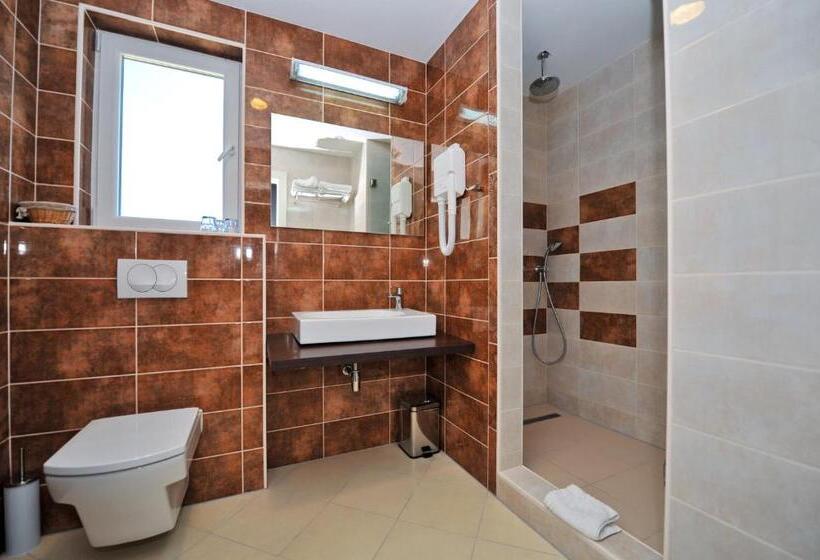 2 Bedrooms Suite Sea View, Villa Kastel